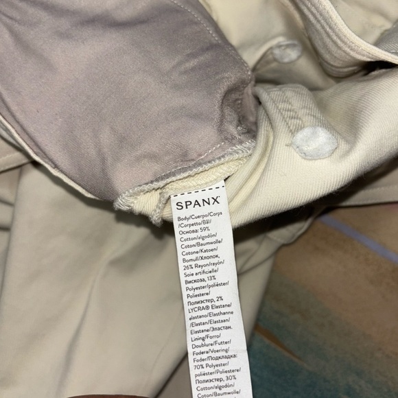SPANX Eggshell Stretch Twill Cropped Cargo Trouser Size Large - Picture 9 of 10